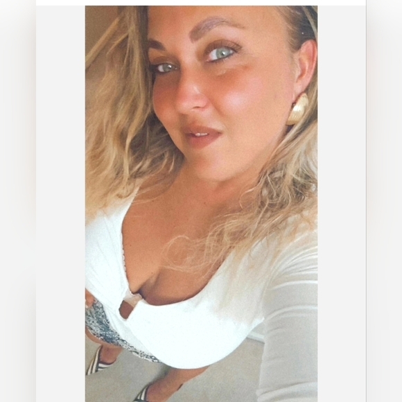 Meet your Posher, Anna AKA Anya The Hustler Or Million Dollar Baby🤪💕🤣 - Picture 12 of 15